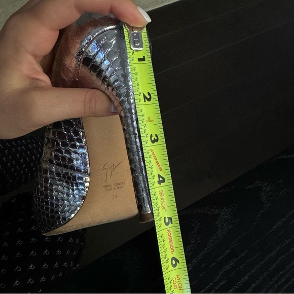 Giuseppe Zanotti metallic heels - Picture 8 of 8